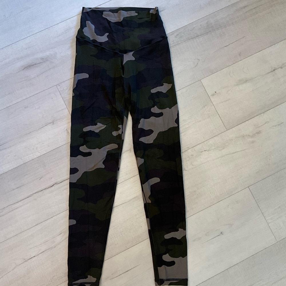 OFFLINE by Aerie Camo High Waisted Legging Size Small - Picture 2 of 5